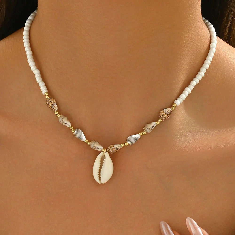 Fashionable Natural Seashell Beaded Necklace Shell Pendant Ocean Inspired Jewelry Choker Suitable for Women Holiday Party Daily